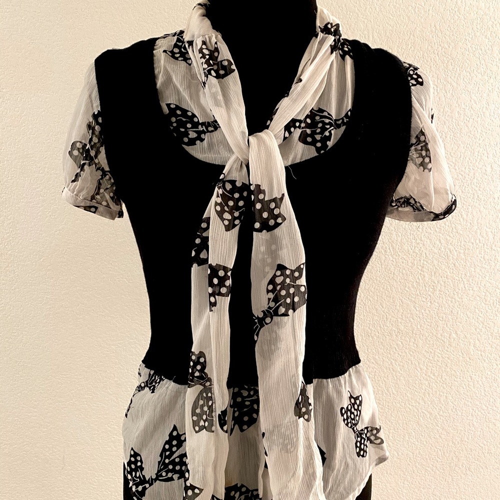Sheer sweater vest bow top